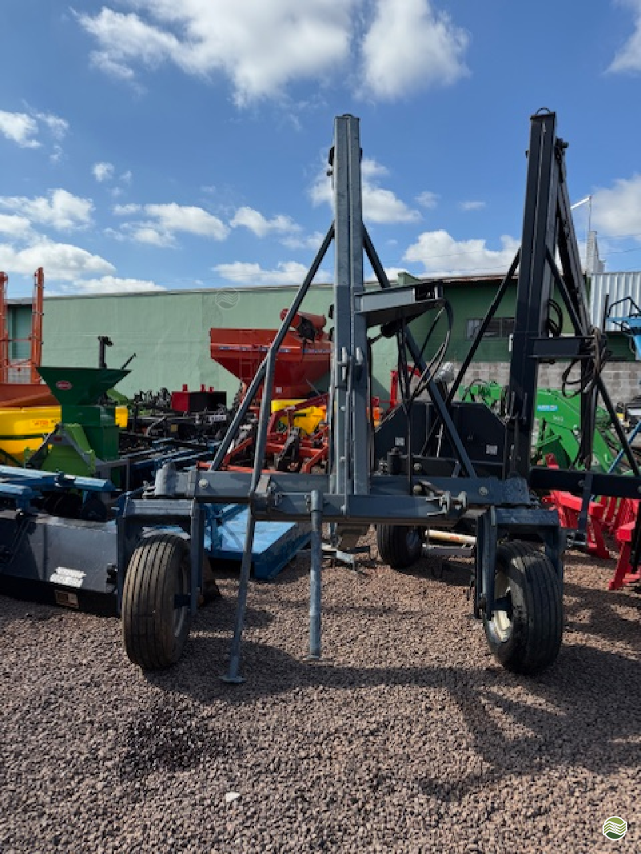 IMPLEMENTOS AGRICOLAS GUINCHO BIG BAG GUINCHO 2200 Kg Cotramaq Tratores GOIOERE PARANÁ PR